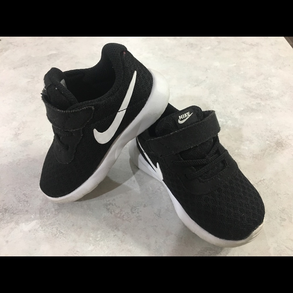 Baby Boy Nike Shoes - EUC - SZ 5